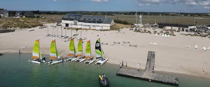 Ecole du Vent en C�te des Isles